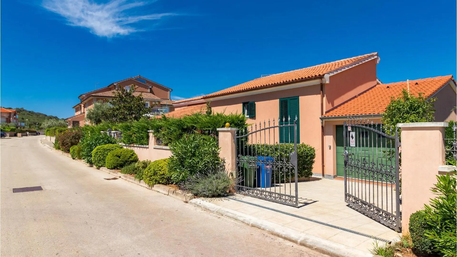 Awesome Home In Pula With Outdoor Swimming Pool 0*,